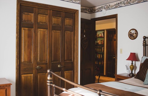 Juneau Bed & Breakfast | Shane Acres Country Inn