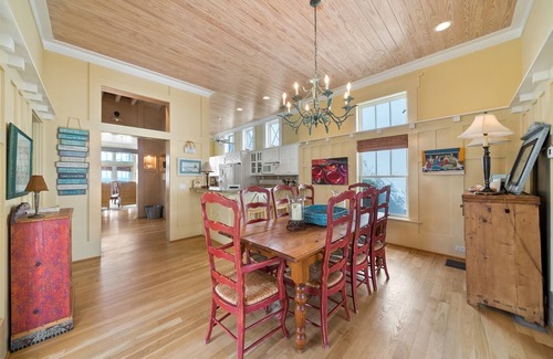 Sunnyside House | Shangri-La! Incredible Beachfront home with Guest house. 6BR, Pets considered.