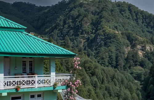 Thunag House | Shangrila Thachi | 2BR Mountain View By Homeyhuts