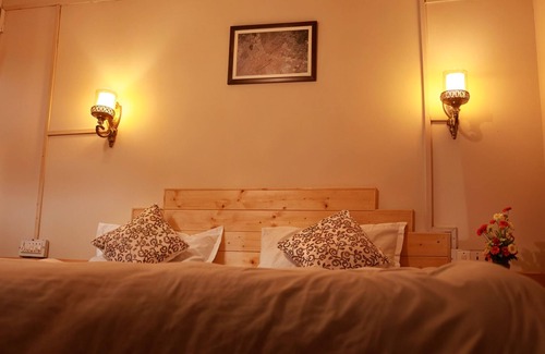 Thunag House | Shangrila Thachi | 2BR Mountain View By Homeyhuts