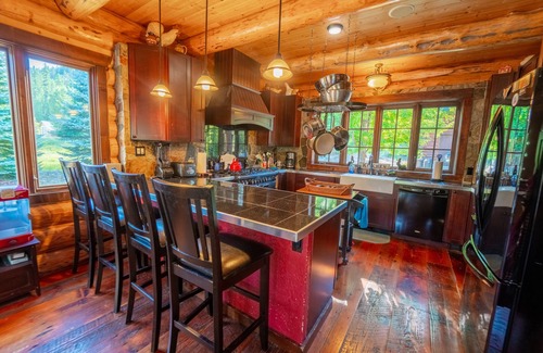 Troy Cabin | Shangrilog - Cabin with Mountain View & Lake Front Property