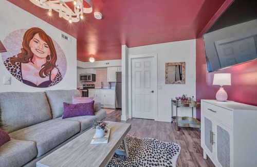 Buena Vista Apartment | Shania Twain Themed Apartment!