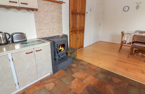 Puckaun Cottage | SHANNON VIEW, family friendly in Puckane, County Tipperary