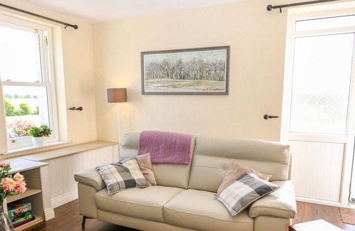 Dromineer House | SHANNONVALE COTTAGE, family friendly in Nenagh, County Tipperary