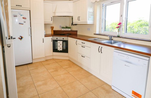 Dromineer House | SHANNONVALE COTTAGE, family friendly in Nenagh, County Tipperary
