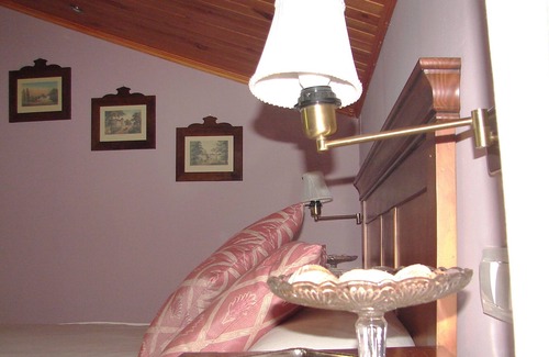 Pegalajar Cottage | Shared Garden of French rural accommodation, bedroom loft