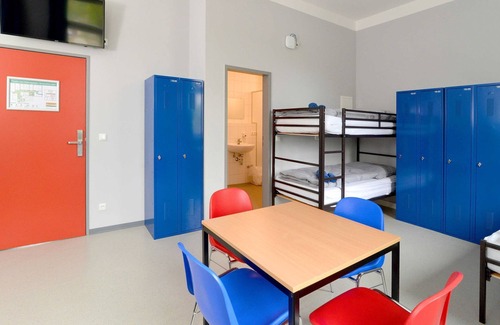 Guben Apartment | Shared room with private bathroom (up to 6 people), No. 19 - Hostel in Guben