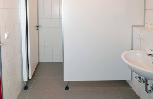 Guben Apartment | Shared room with private bathroom (up to 8 people), No. 2 - Hostel in Guben