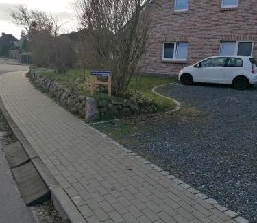 Niebuell Apartment | Sharky Ferienwohnung in Bahnhofsnähe