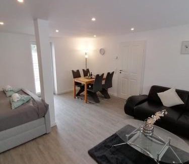 Niebuell Apartment | Sharky Ferienwohnung in Bahnhofsnähe