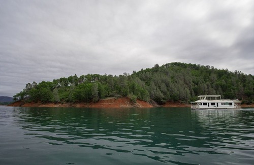 Lakehead Boat Rental | Shasta Marina at Packers Bay's Mirage II Houseboat.