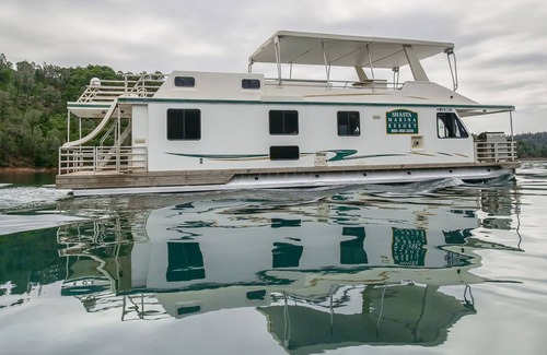 Lakehead Boat Rental | Shasta Marina at Packers Bay's Mirage II Houseboat.