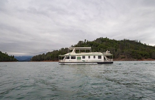 Lakehead Boat Rental | Shasta Marina at Packers Bay Mirage I Houseboat.