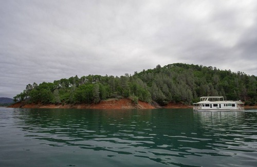 Lakehead Boat Rental | Shasta Marina Mirage II Houseboat.