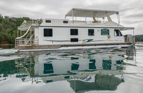 Lakehead Boat Rental | Shasta Marina Mirage II Houseboat.