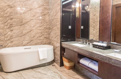 Longhu Qu Hotel | Shatou Hairun Hotel
