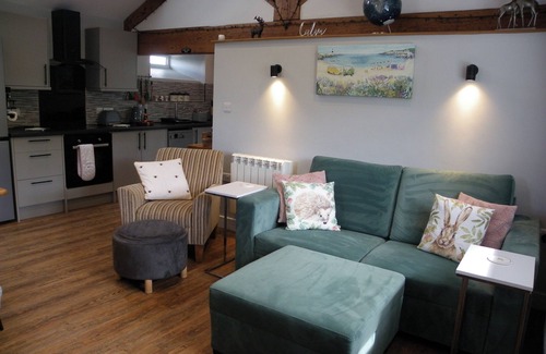 Cowling Cottage | SHAY BANK COTTAGE, pet friendly, with a garden in Cowling
