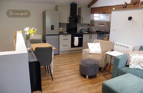 Cowling Cottage | SHAY BANK COTTAGE, pet friendly, with a garden in Cowling