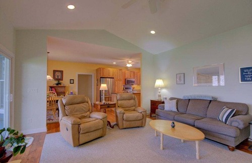 Pisgah Forest House | Shea Farm River Valley near Brevard, one level easy access, Garage, Dogs OK, free Biltmore Pass