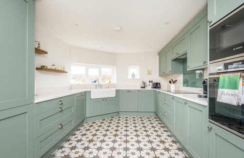Byworth Cottage | Sheepdown by inspirestays.com - a cottage that sleeps 8 guests in 4 bedrooms