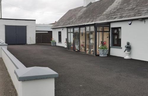 Ballyheigue House | Sheila's Cottage Ballyheigue