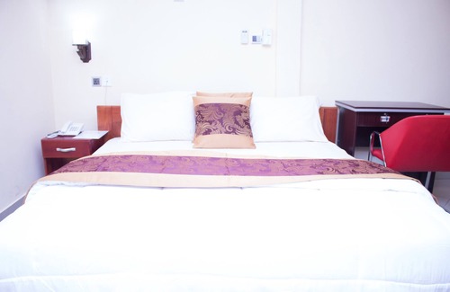 Sunyani Hotel | Sheilas Executive Hotel & Lodge