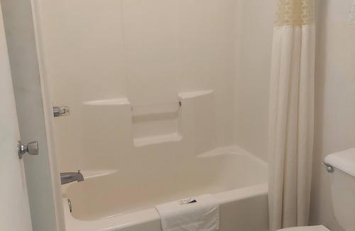 Jeffersonville Hotel | Shelaine Inn