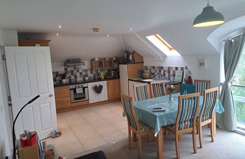 Coleraine Apartment | Shell Hill 3-Bed Apt, Sleeps 6, 15 mins to Beach