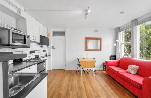St Kilda West Apartment | ShelleyStayz on Park St, ShelleyStayz Park St