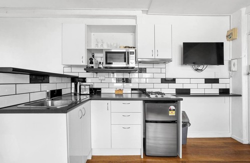 St Kilda West Apartment | ShelleyStayz on Park St, ShelleyStayz Park St