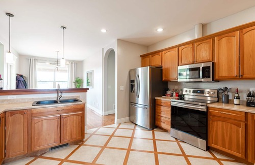 Four Corners House | Shelter Grove-30 day rental or longer in the Four Corner area with a hot tub!