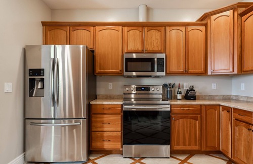 Four Corners House | Shelter Grove-30 day rental or longer in the Four Corner area with a hot tub!