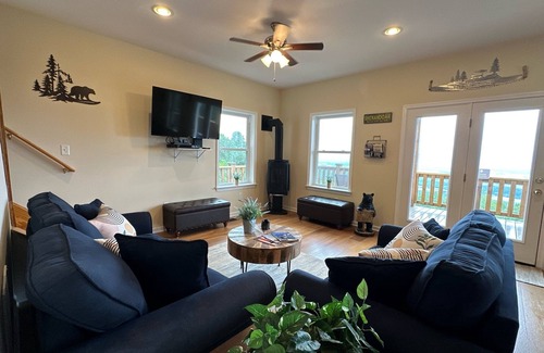 Luray Cabin | Shenandoah Manor - Pet friendly lodge with a hot tub and amazing views!