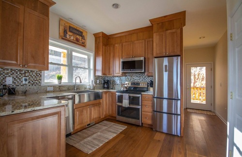 Luray Cabin | Shenandoah Manor - Pet friendly lodge with a hot tub and amazing views!