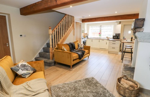 Lumbutts Cottage | SHEP COTTAGE, family friendly, with open fire in Cragg Vale