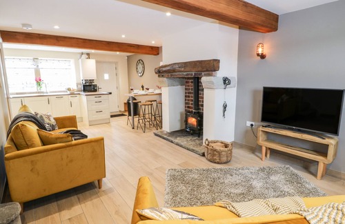Lumbutts Cottage | SHEP COTTAGE, family friendly, with open fire in Cragg Vale