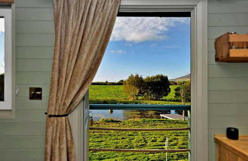 Rhyd-y-clafdy Ski Chalet | Shepherd’s Hut on Llŷn Peninsula by Private Lake