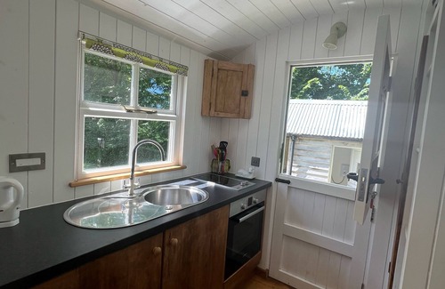 Sageston Cabin | Shepherd’s Hut, stylish, romantic, great location. Pembrokeshire National Park.