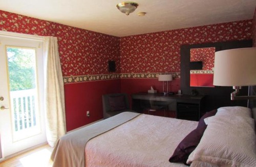 Curryville Hotel | Shepody Bay Inn