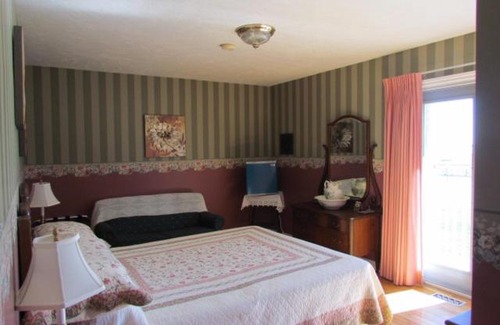 Curryville Hotel | Shepody Bay Inn
