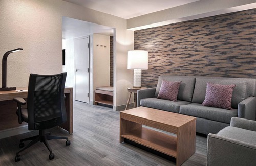 Sandston Hotel | Sheraton Richmond Airport Hotel