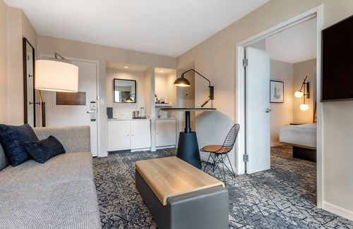 Old Town North Hotel | Sheraton Suites Old Town Alexandria