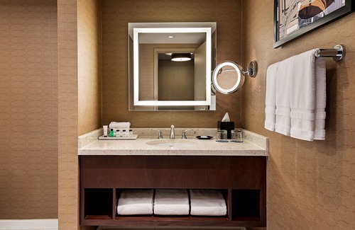 Etobicoke Hotel | Sheraton Toronto Airport Hotel & Conference Centre