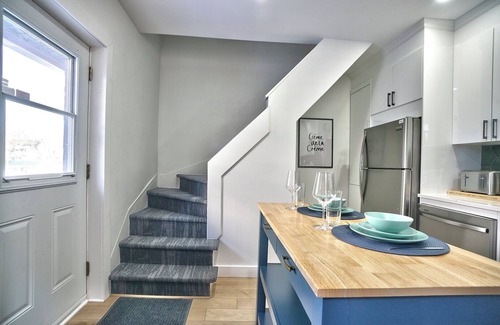 Sherbrooke Apartment | Sherby LUX: Central, Parking, Renovated, Sleeps 6