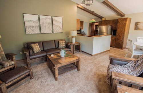 North Lawrence House | Sherwood Forest Park- 6BD/3BA on Private Ohio Land