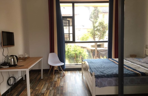 Shilin Yi Autonomous County Hotel | Shi Lin family folk inn