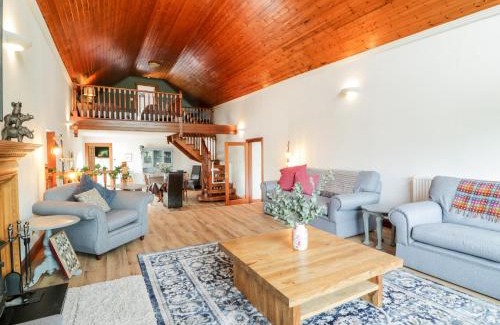 Falkirk House | Shieldhill Farm House