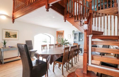 Falkirk House | Shieldhill Farm House