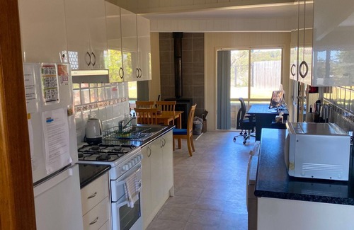 Malua Bay House | 'Shimoda' on Illabunda, McKenzies Beach