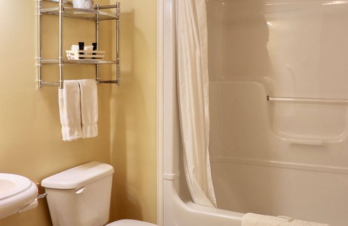 Green Gables Hotel | Shining Waters Country Inn